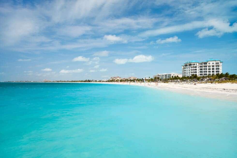 Vacation Travel Innovation Reviews highlights the turquoise waters and Caribbean setting that make Turks and Caicos appealing for diving and coastal travel.